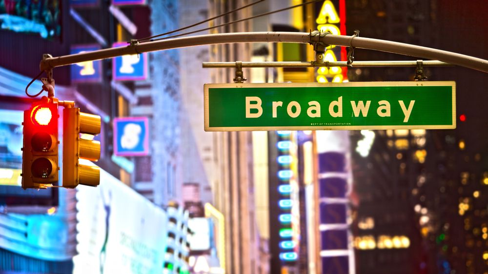 Na Broadwayi se bude hrát až od září
